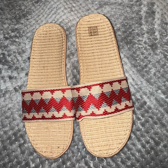 Woven Band Sandals - Picture 2 of 3